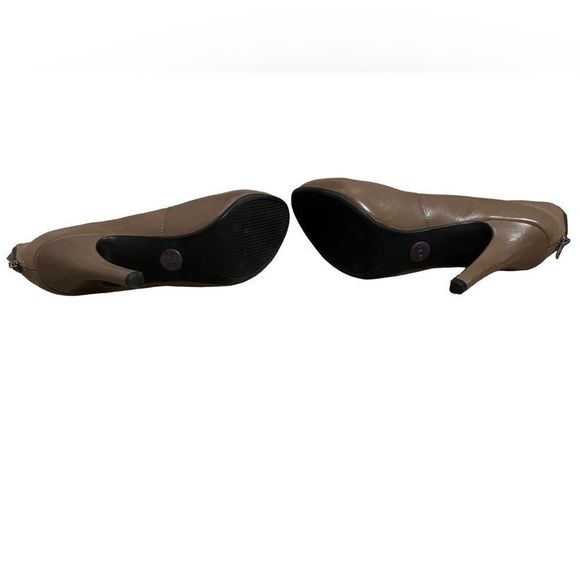 Me Too Brownish Gray Leather Heeled Ankle Boots Size 8 - good condition! - Picture 6 of 15